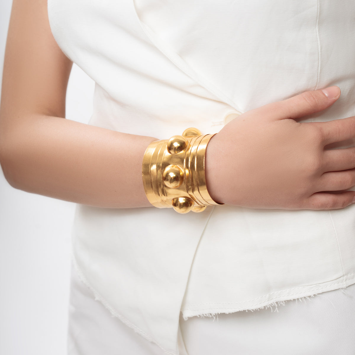 CHUNKY ARCH BRACELET - GOLD TONE